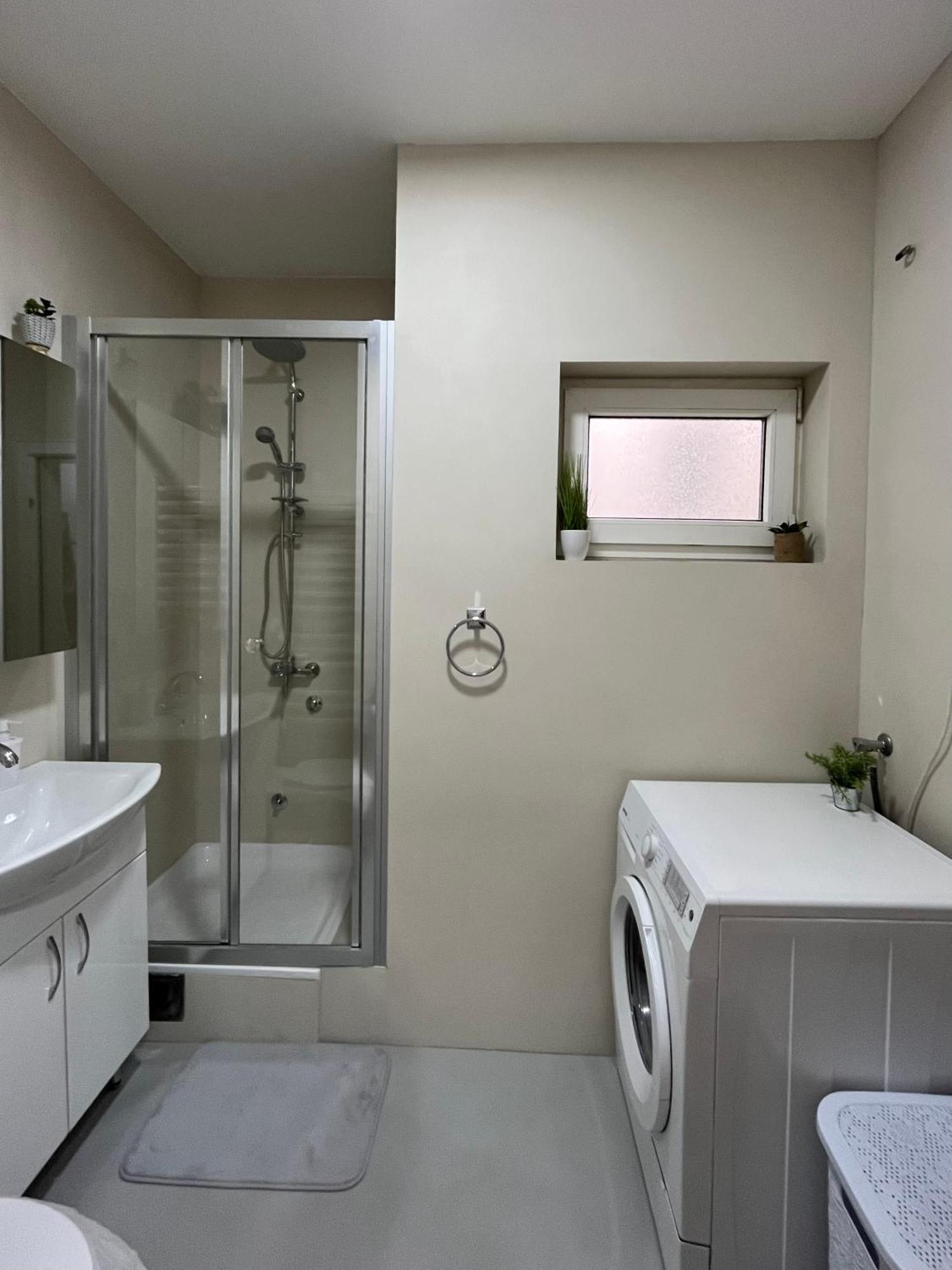 נובי סאד Apartment Vera With Free Garage מראה חיצוני תמונה