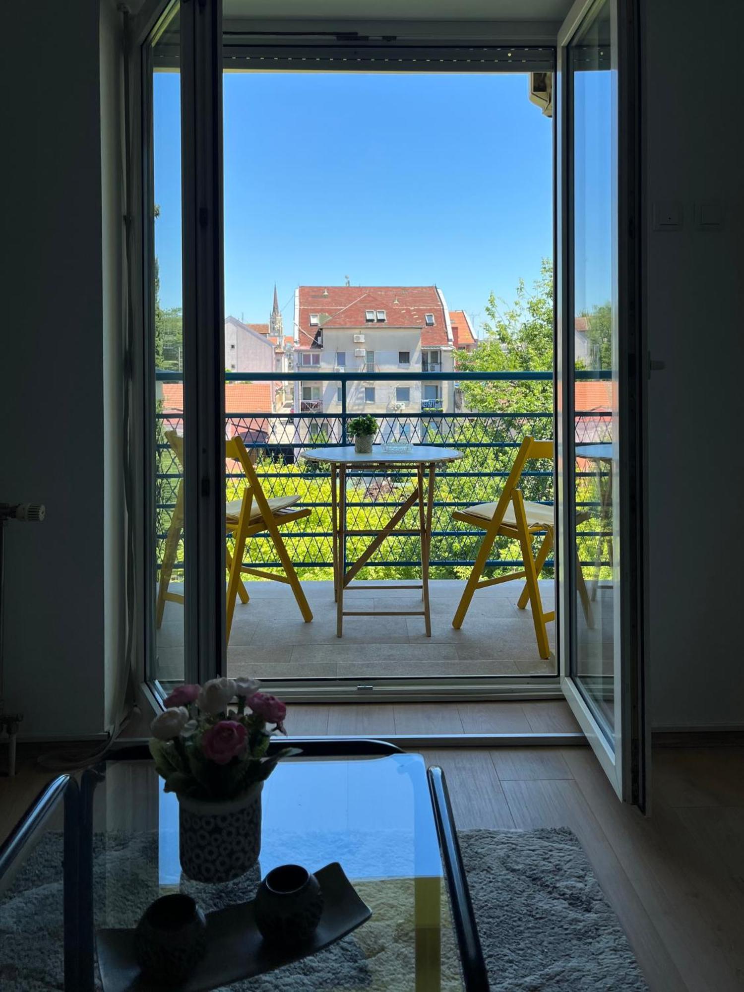 נובי סאד Apartment Vera With Free Garage מראה חיצוני תמונה